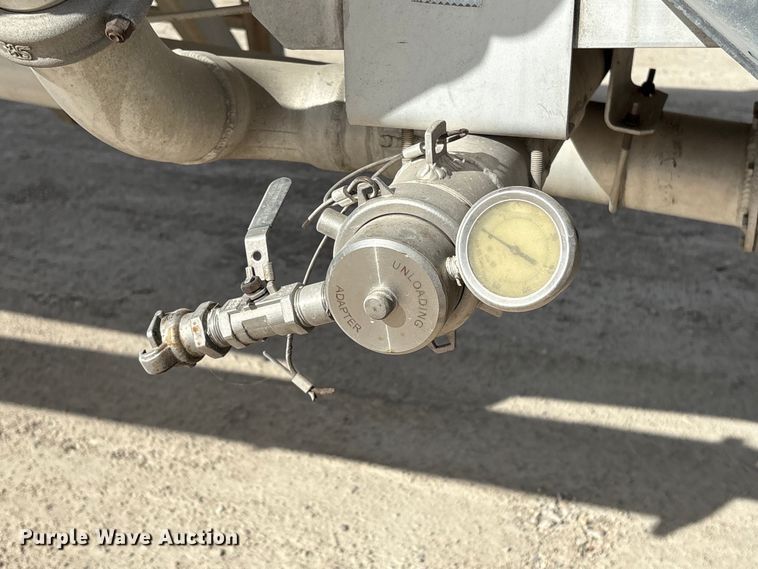 image for item EU0818 2013 Heil Trailer International fuel trailer