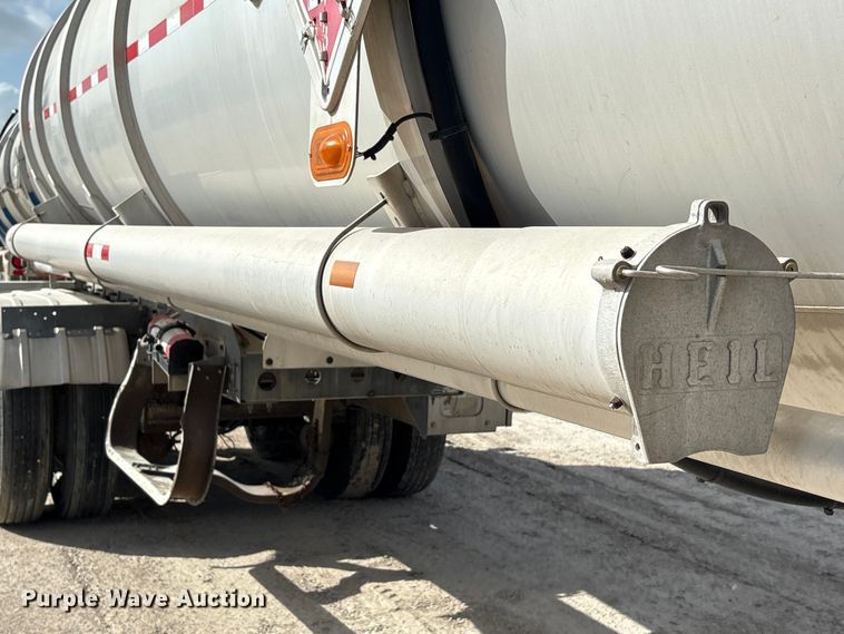 image for item EU0818 2013 Heil Trailer International fuel trailer