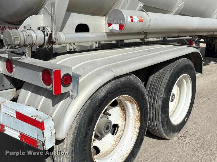 image for item EU0818 2013 Heil Trailer International fuel trailer