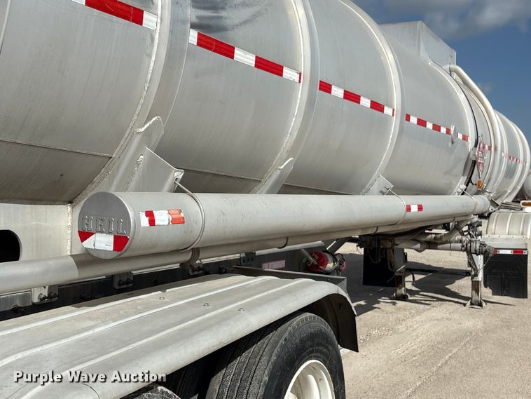 image for item EU0818 2013 Heil Trailer International fuel trailer