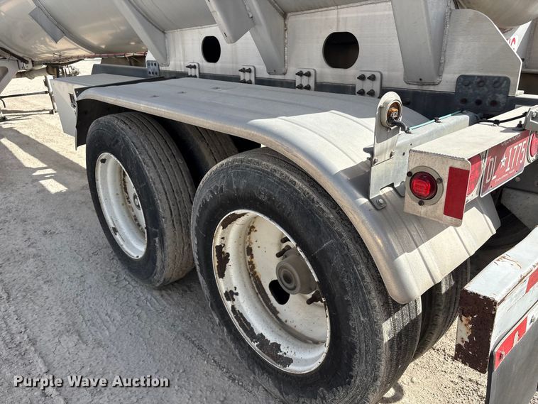 image for item EU0818 2013 Heil Trailer International fuel trailer