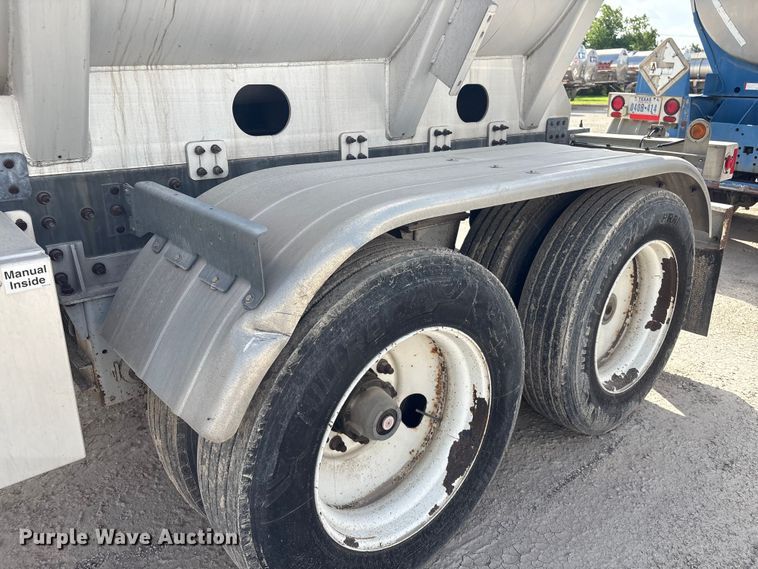 image for item EU0818 2013 Heil Trailer International fuel trailer
