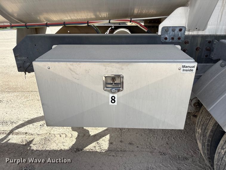 image for item EU0818 2013 Heil Trailer International fuel trailer