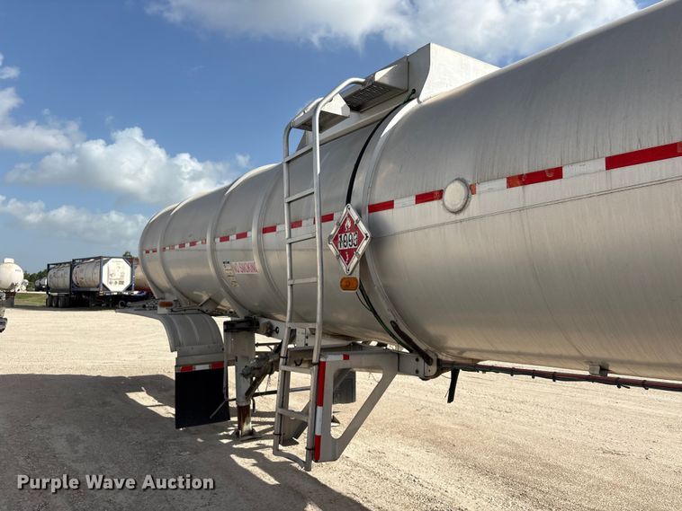image for item EU0818 2013 Heil Trailer International fuel trailer
