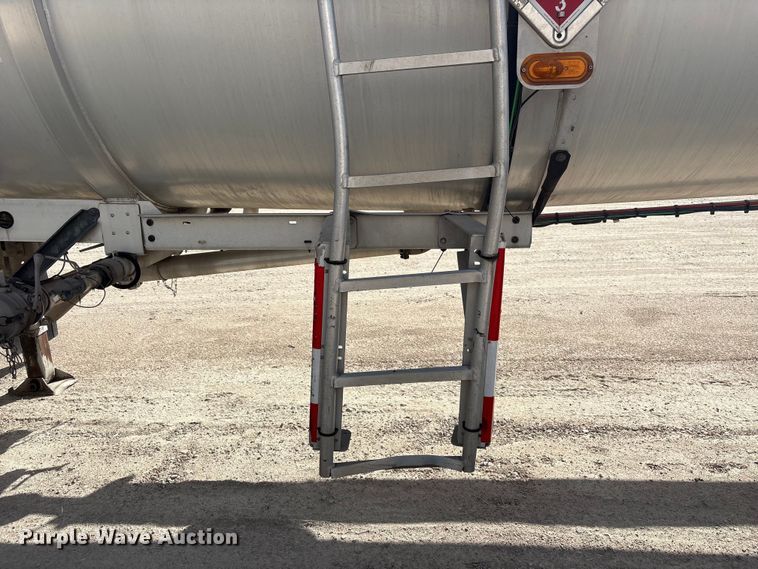 image for item EU0818 2013 Heil Trailer International fuel trailer