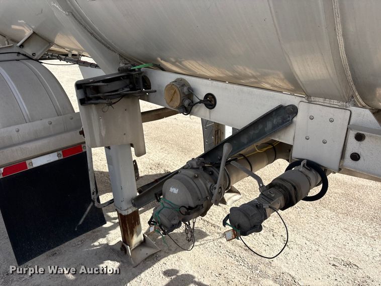 image for item EU0818 2013 Heil Trailer International fuel trailer