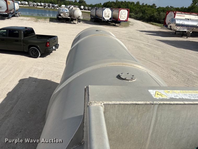 image for item EU0818 2013 Heil Trailer International fuel trailer