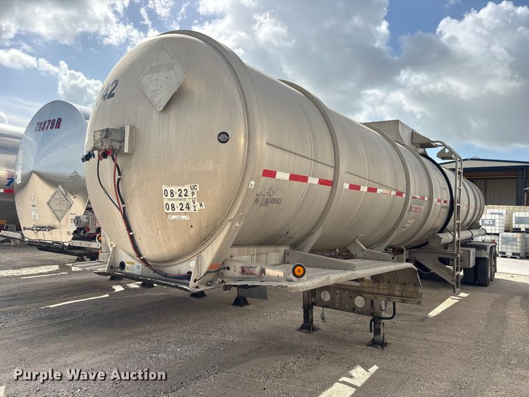 2013 Heil Trailer International fuel trailer