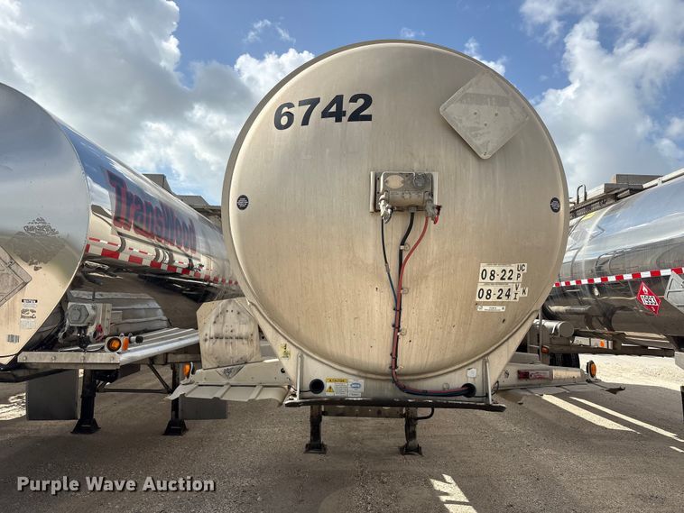 image for item EU0819 2013 Heil Trailer International fuel trailer