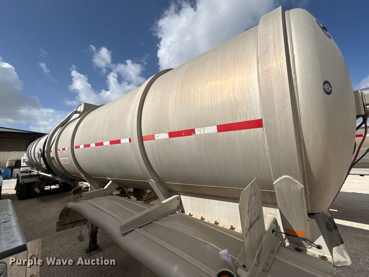 image for item EU0819 2013 Heil Trailer International fuel trailer