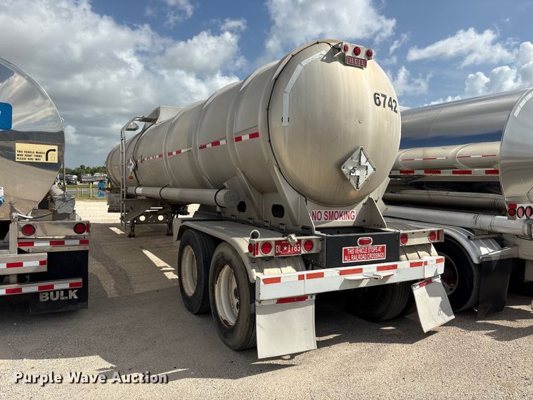 image for item EU0819 2013 Heil Trailer International fuel trailer