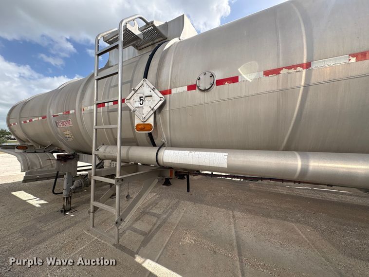 image for item EU0819 2013 Heil Trailer International fuel trailer