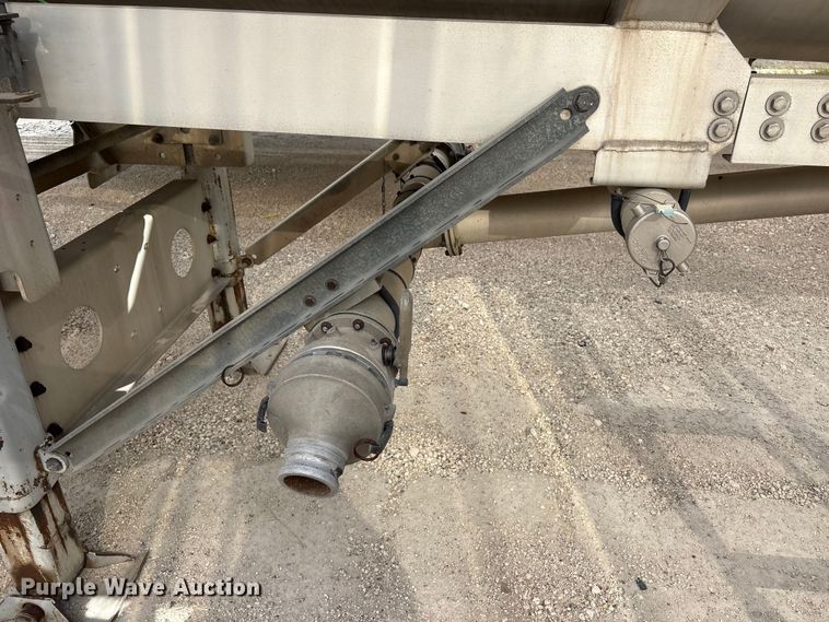 image for item EU0819 2013 Heil Trailer International fuel trailer