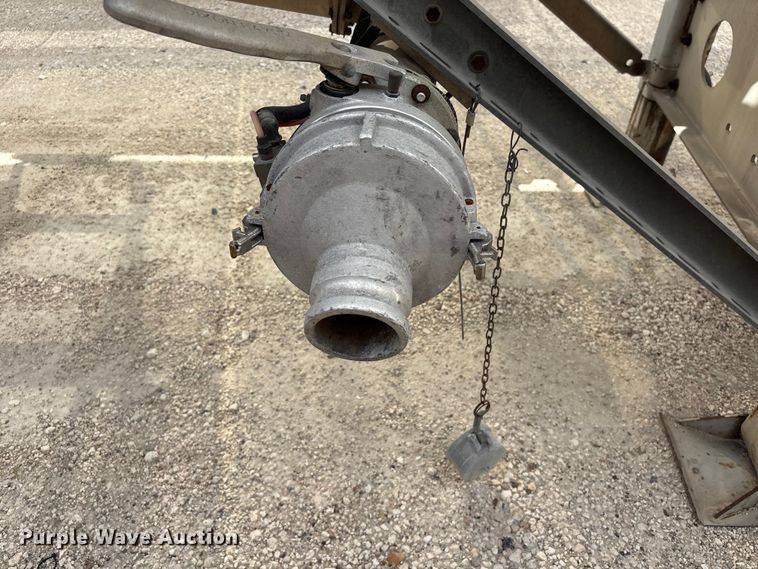 image for item EU0819 2013 Heil Trailer International fuel trailer