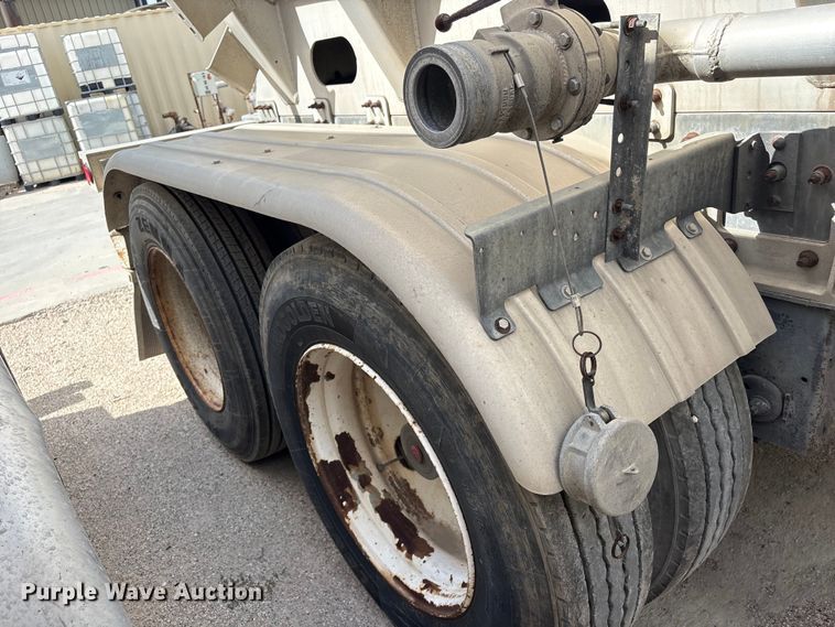 image for item EU0819 2013 Heil Trailer International fuel trailer