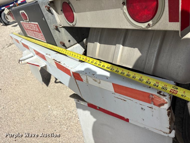 image for item EU0819 2013 Heil Trailer International fuel trailer