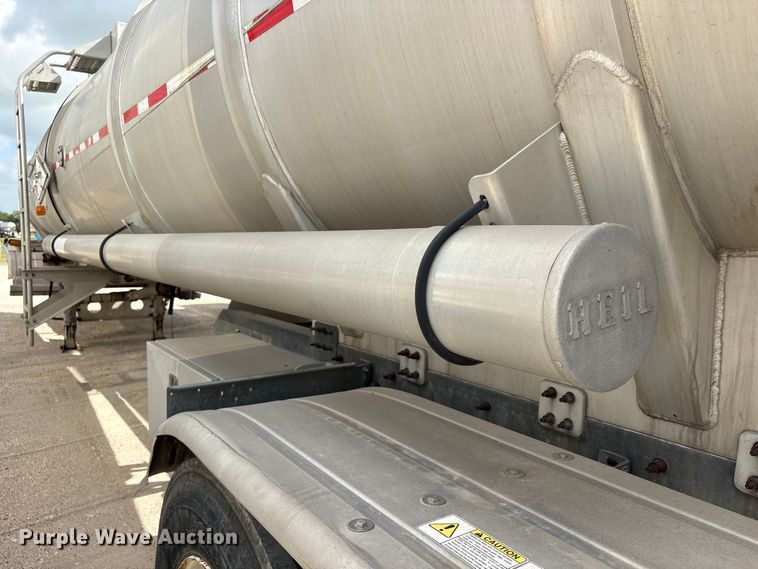 image for item EU0819 2013 Heil Trailer International fuel trailer