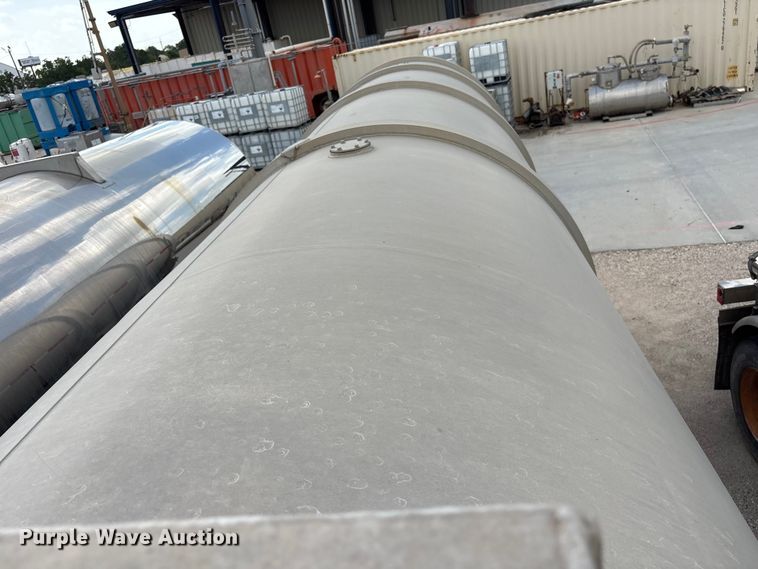 image for item EU0819 2013 Heil Trailer International fuel trailer