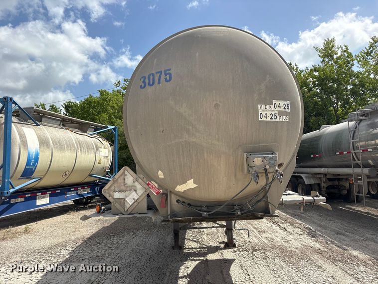 image for item EU0820 1992 Trailermaster fuel trailer