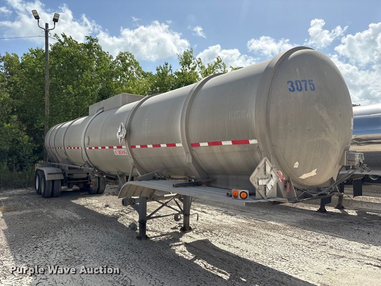 image for item EU0820 1992 Trailermaster fuel trailer