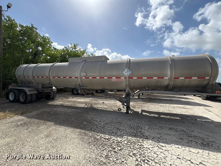 image for item EU0820 1992 Trailermaster fuel trailer