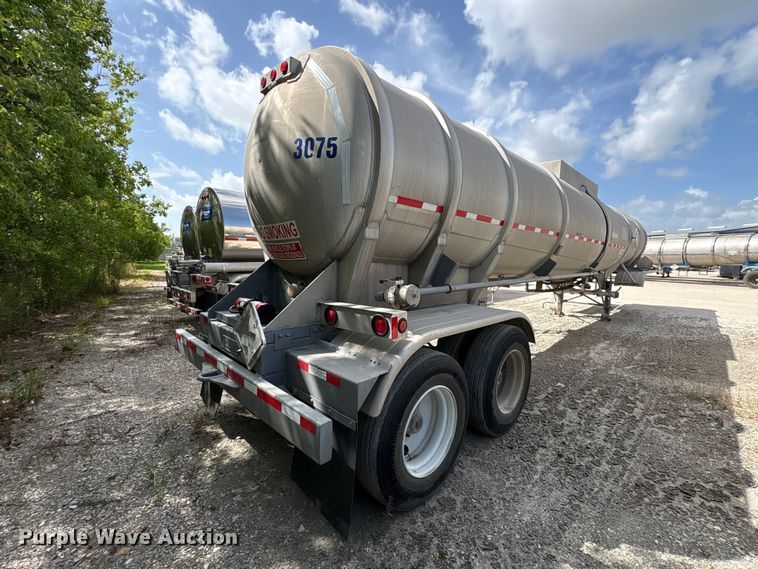 image for item EU0820 1992 Trailermaster fuel trailer