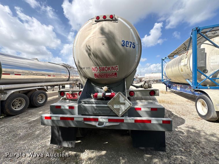 image for item EU0820 1992 Trailermaster fuel trailer