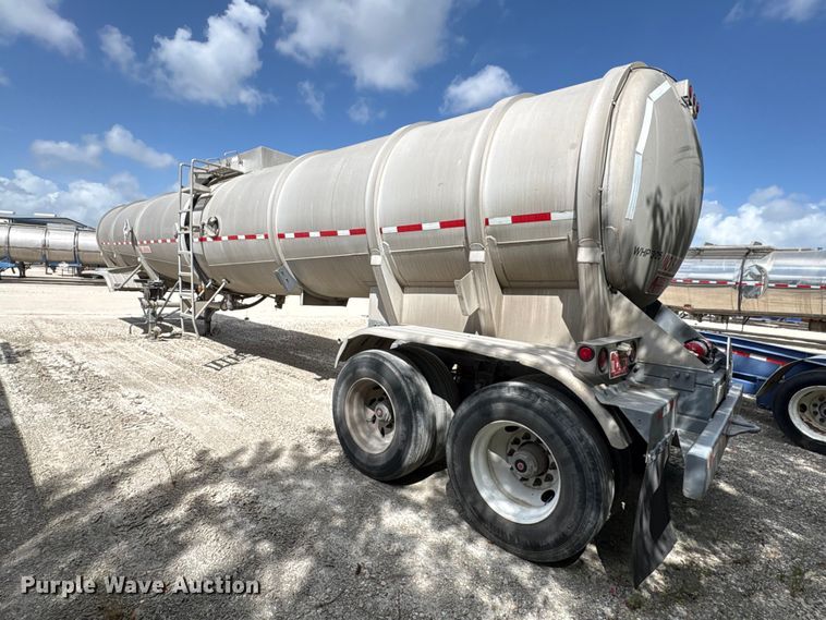 image for item EU0820 1992 Trailermaster fuel trailer