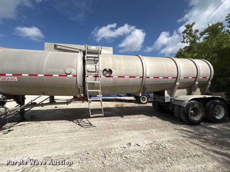 image for item EU0820 1992 Trailermaster fuel trailer