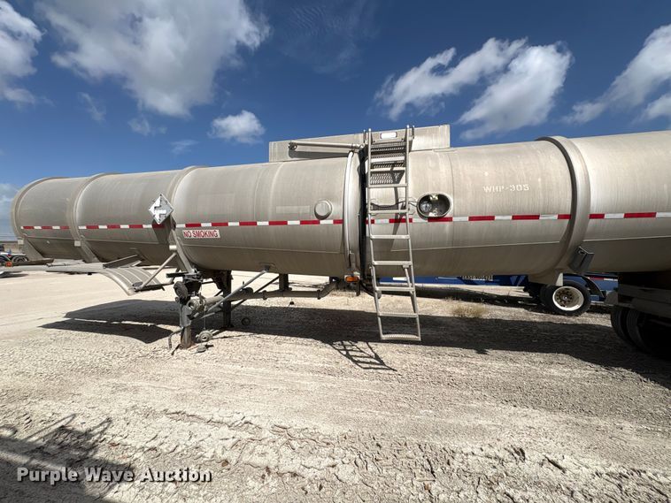 image for item EU0820 1992 Trailermaster fuel trailer