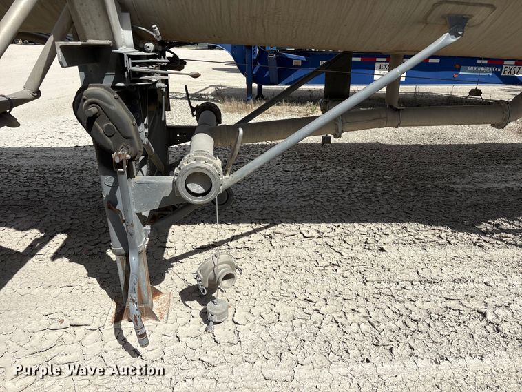 image for item EU0820 1992 Trailermaster fuel trailer
