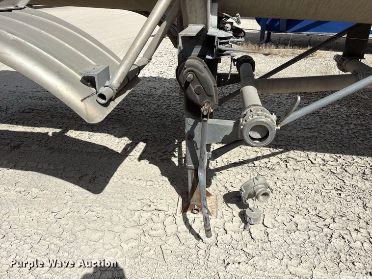 image for item EU0820 1992 Trailermaster fuel trailer