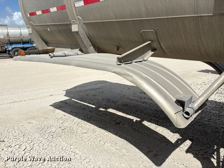 image for item EU0820 1992 Trailermaster fuel trailer