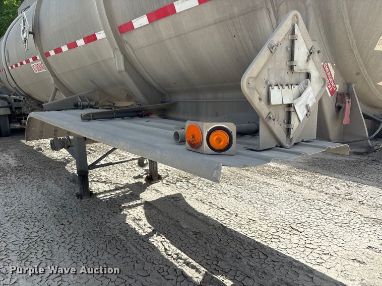 image for item EU0820 1992 Trailermaster fuel trailer