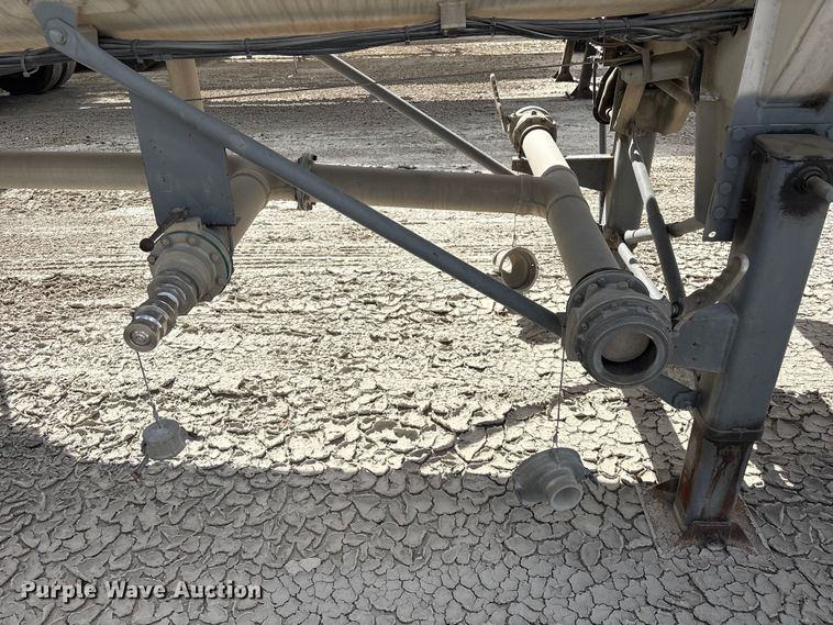 image for item EU0820 1992 Trailermaster fuel trailer