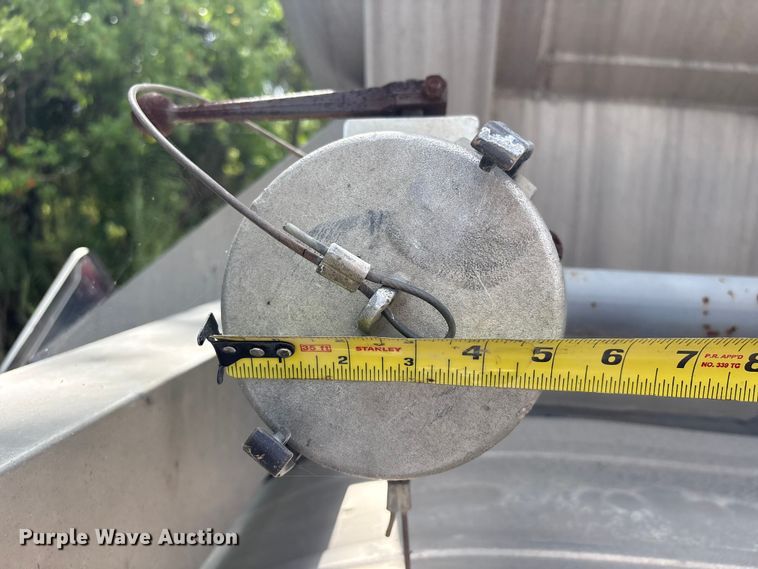 image for item EU0820 1992 Trailermaster fuel trailer