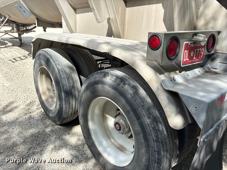 image for item EU0820 1992 Trailermaster fuel trailer