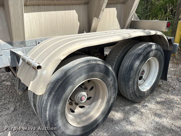 image for item EU0820 1992 Trailermaster fuel trailer