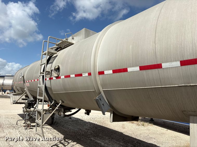 image for item EU0820 1992 Trailermaster fuel trailer