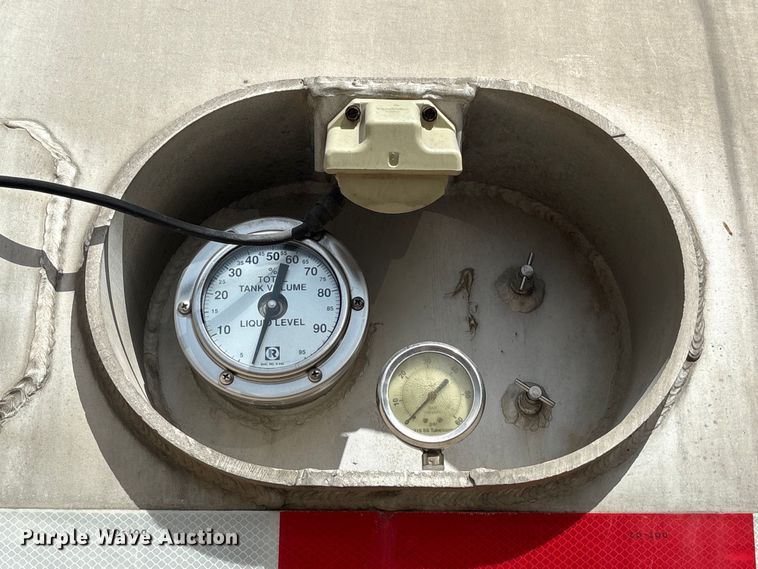 image for item EU0820 1992 Trailermaster fuel trailer