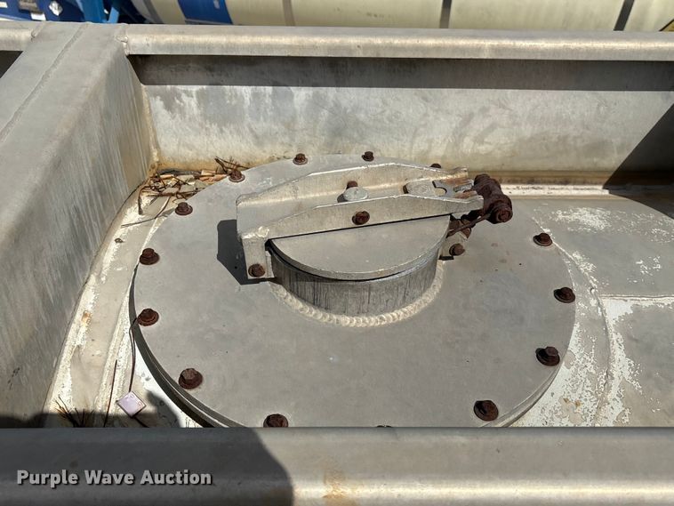 image for item EU0820 1992 Trailermaster fuel trailer