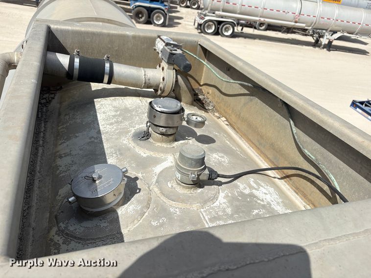 image for item EU0820 1992 Trailermaster fuel trailer