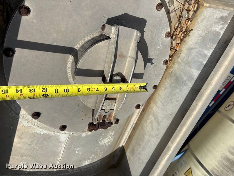 image for item EU0820 1992 Trailermaster fuel trailer