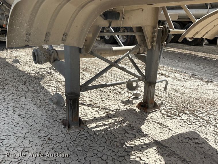 image for item EU0820 1992 Trailermaster fuel trailer
