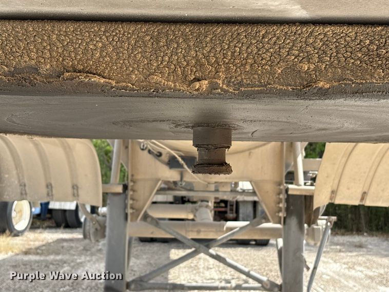 image for item EU0820 1992 Trailermaster fuel trailer