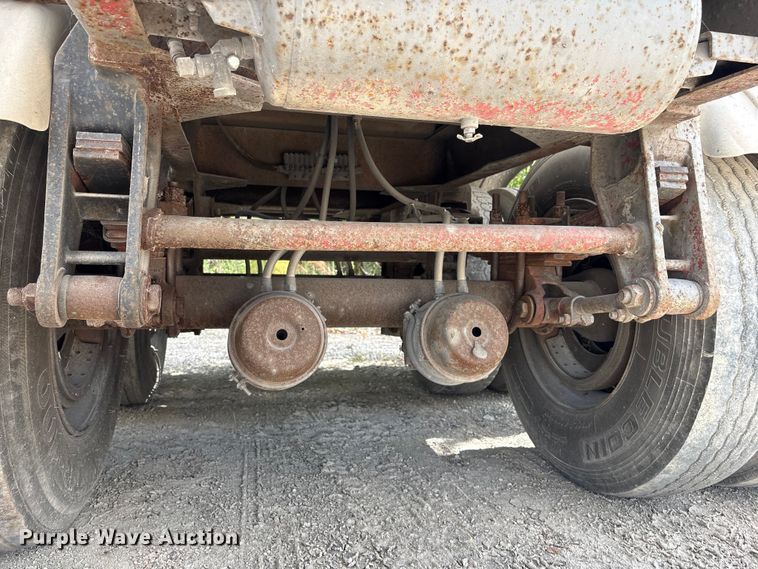 image for item EU0820 1992 Trailermaster fuel trailer