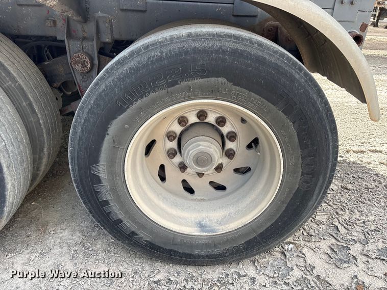 image for item EU0820 1992 Trailermaster fuel trailer