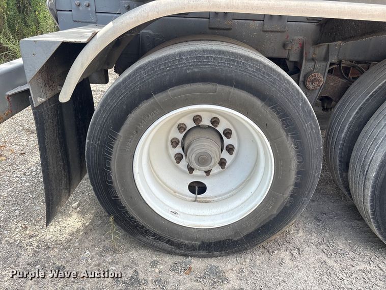 image for item EU0820 1992 Trailermaster fuel trailer