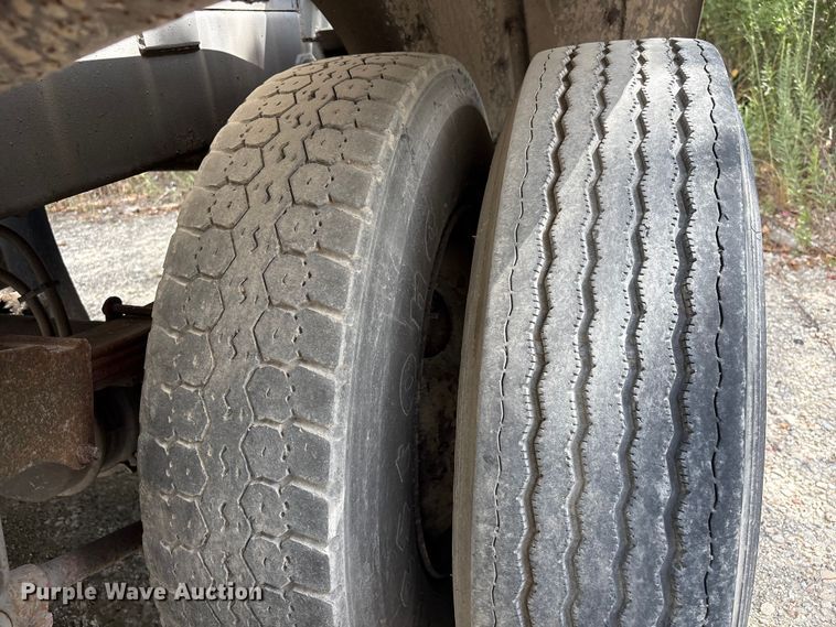 image for item EU0820 1992 Trailermaster fuel trailer