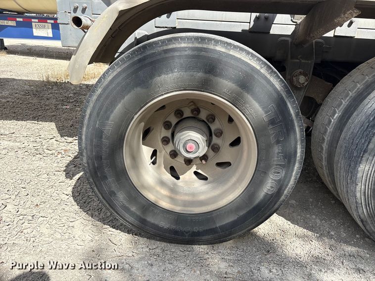 image for item EU0820 1992 Trailermaster fuel trailer